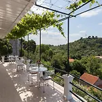 Miskovic - With Balcony And Sea View East Appartamento Donje Celo