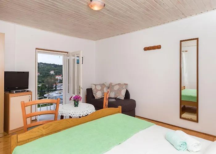 Miskovic - With Balcony And Sea View East Donje Celo