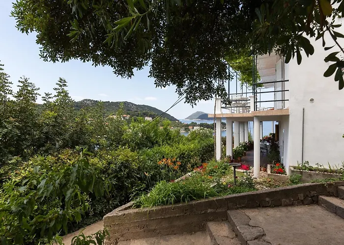 Miskovic - With Balcony And Sea View East Donje Celo